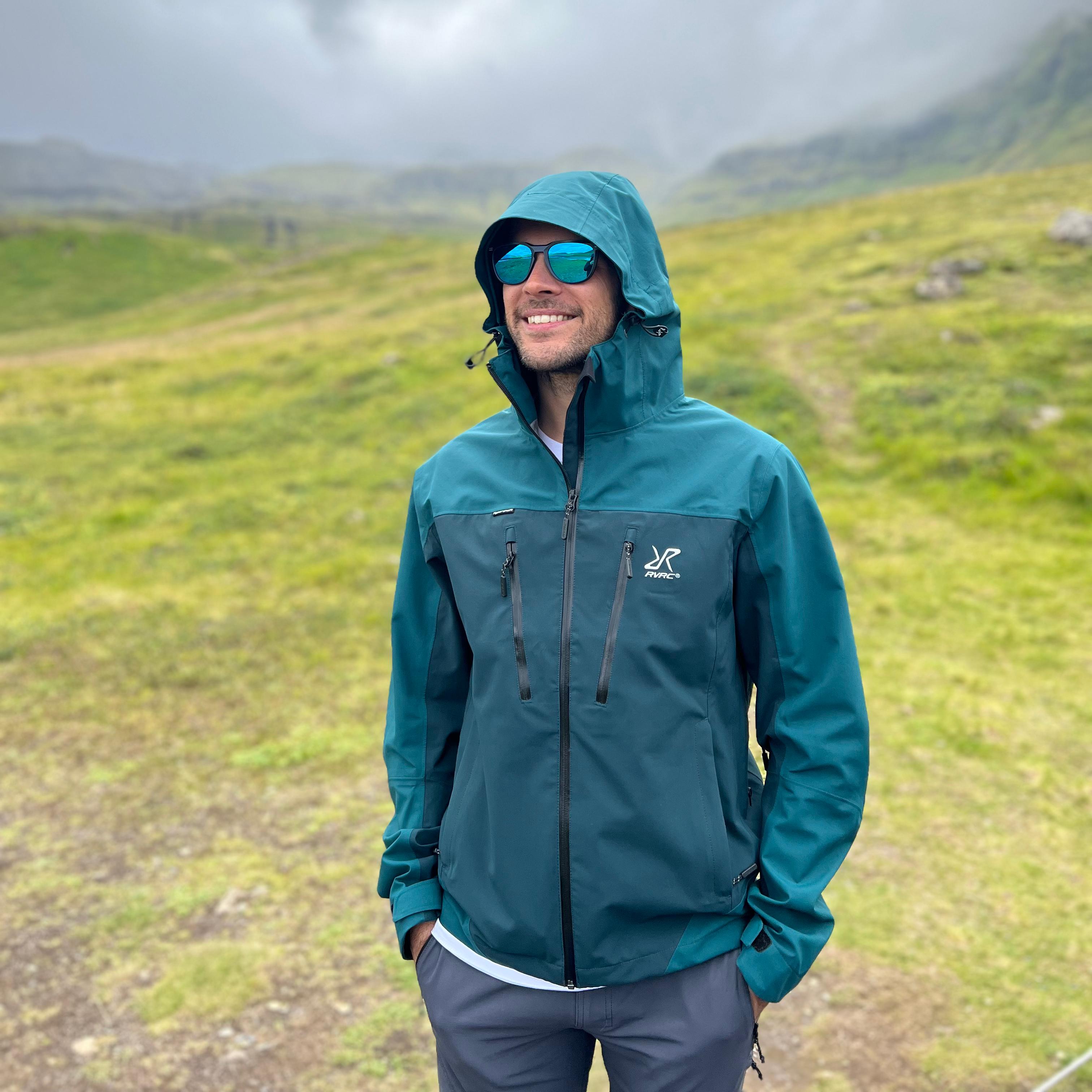 Lorenzo Romoli in Islanda, tra le colline verdi